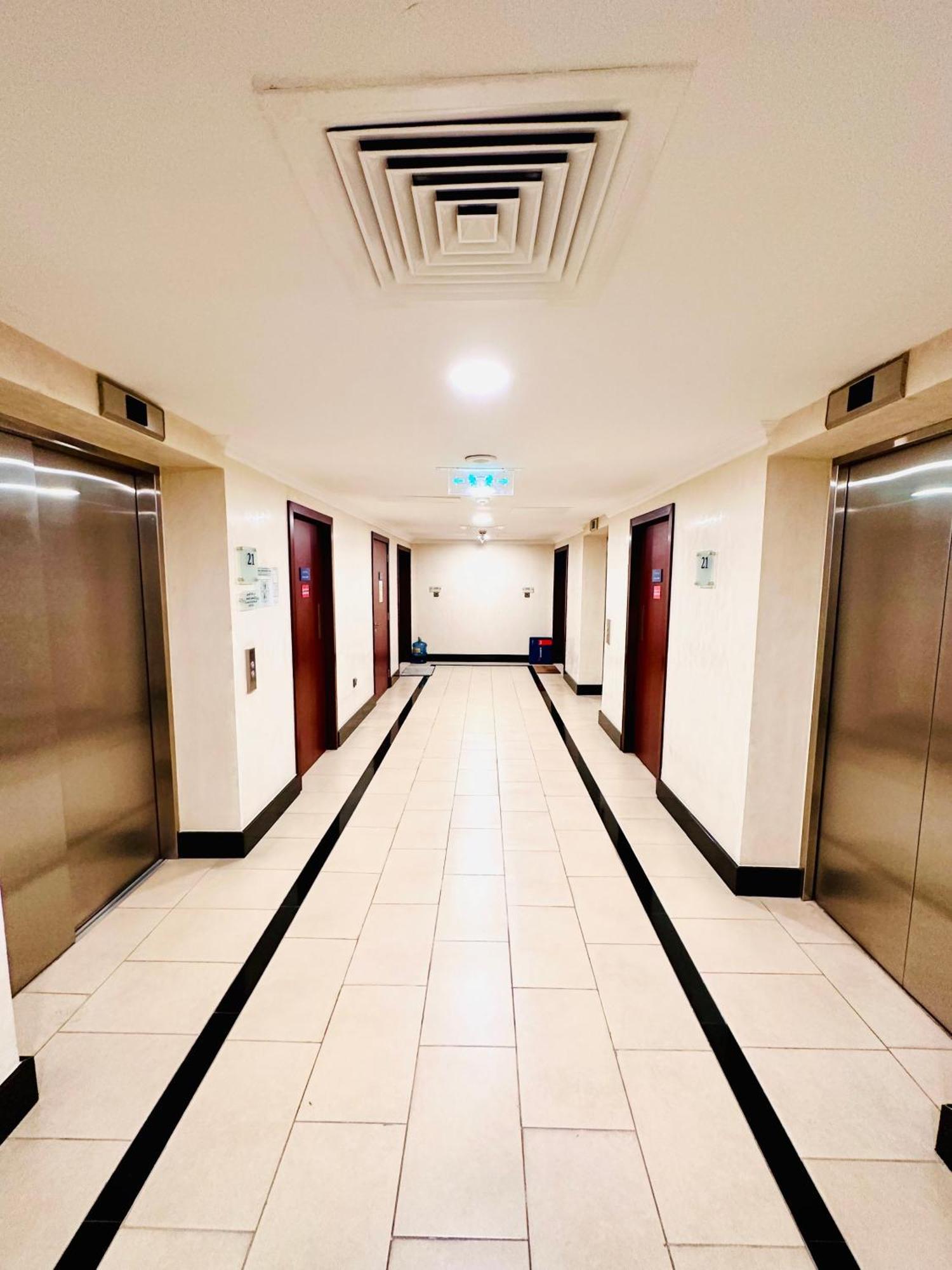 The Aero Hostel ดูไบ ภายนอก รูปภาพ